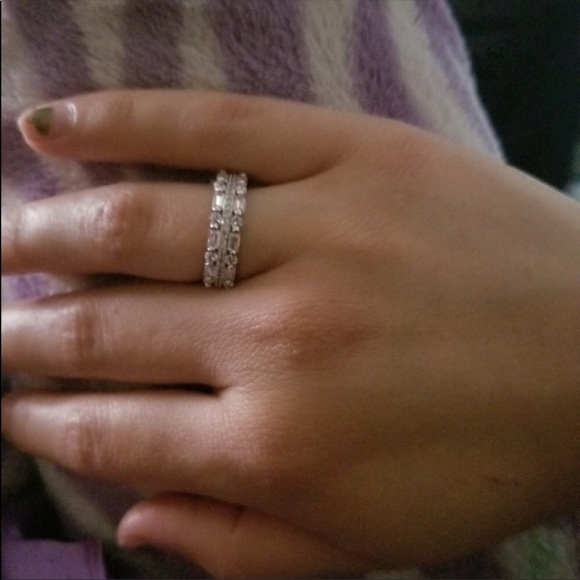 White and Blue Sapphire Band Ring - Picture 3 of 4